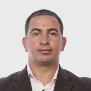 headshot of Alexander Fernandez de la Torre